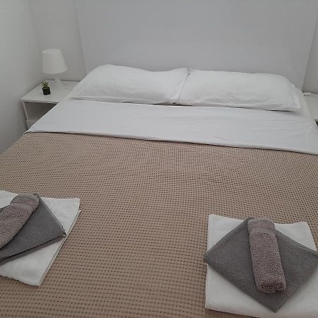Apartment Enis Барбарига Экстерьер фото