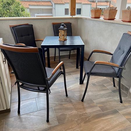 Apartment Enis Барбарига Экстерьер фото