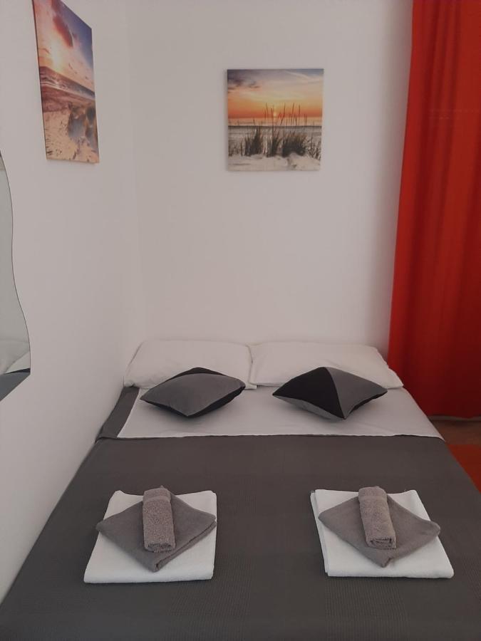 Apartment Enis Барбарига Экстерьер фото
